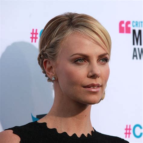 25 Dazzling Charlize Theron Hairstyle Ideas.